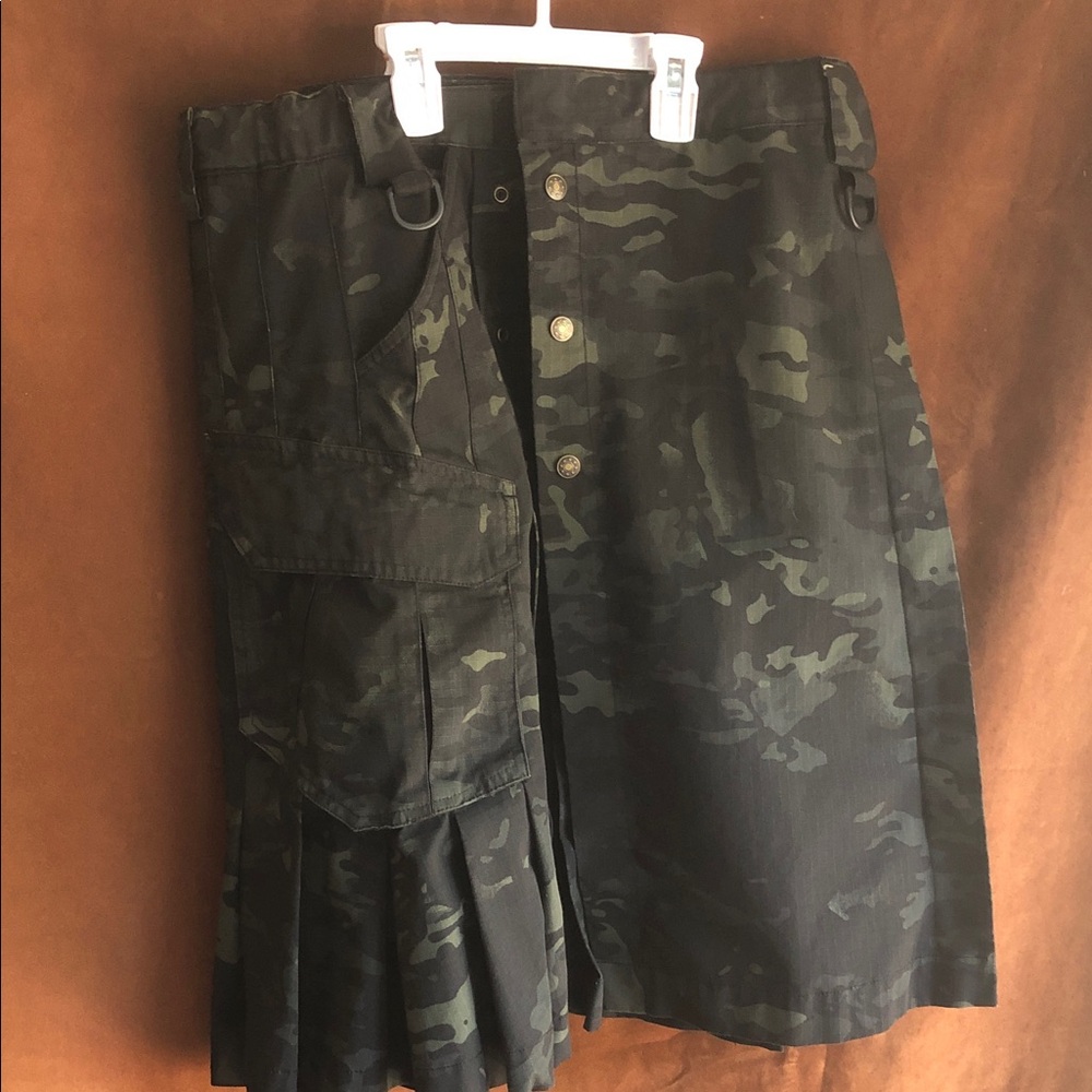 Dark Green Camouflage Cargo Kilt - Unbranded